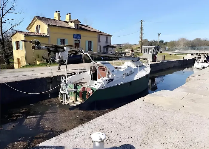 De L'ecluse بيت للعطل